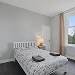 Lovely 3 Bedroom Apartment In Aberdeen Centre