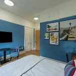 8Qr Rooms