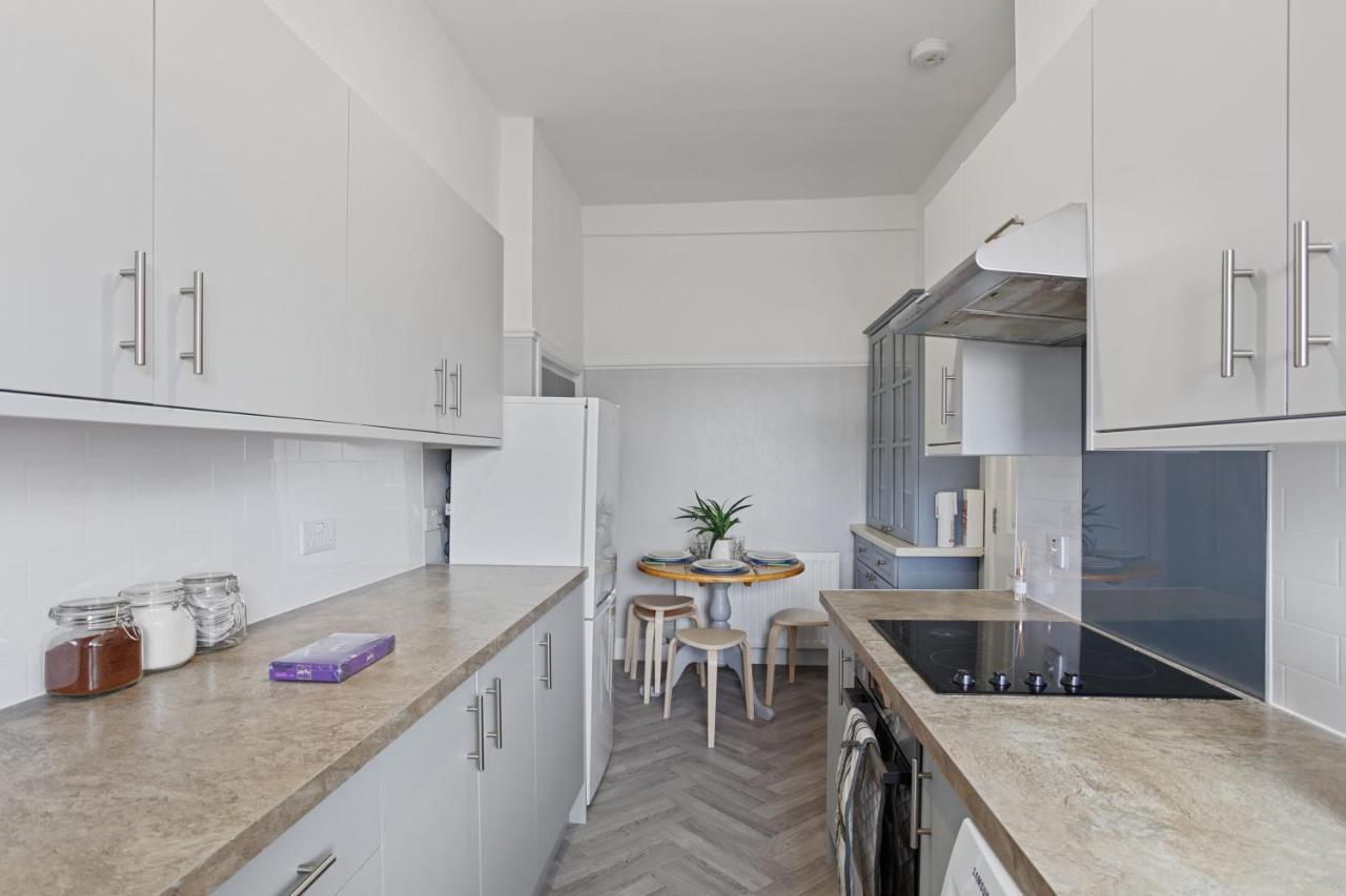 Lovely 3 Bedroom In Centre Apartment