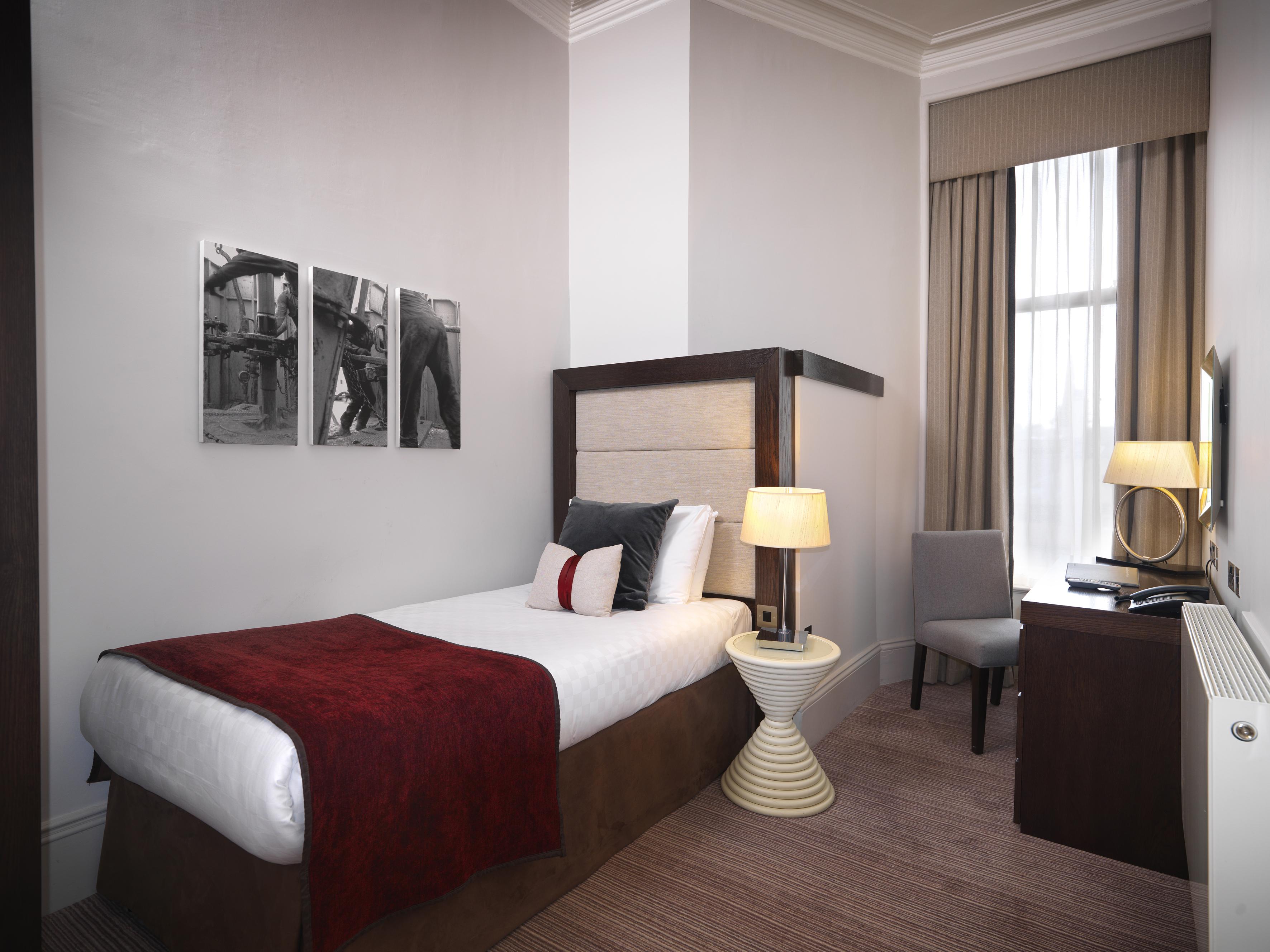 Mercure Caledonian Hotel 4*