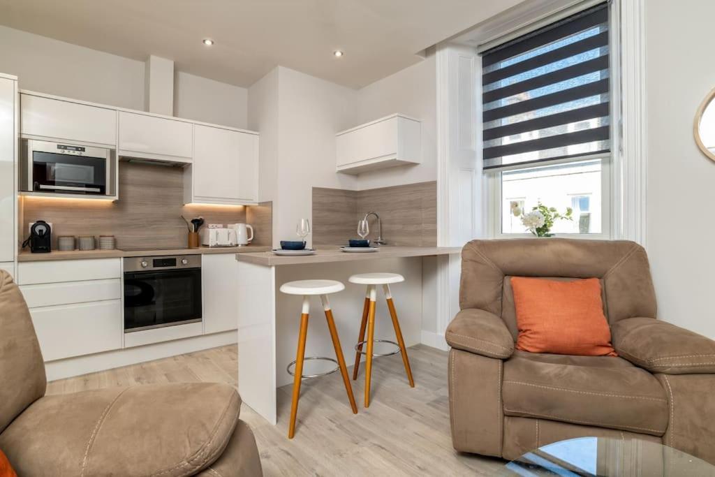 West End @ Netflix @ Newly Built * Aberdeen