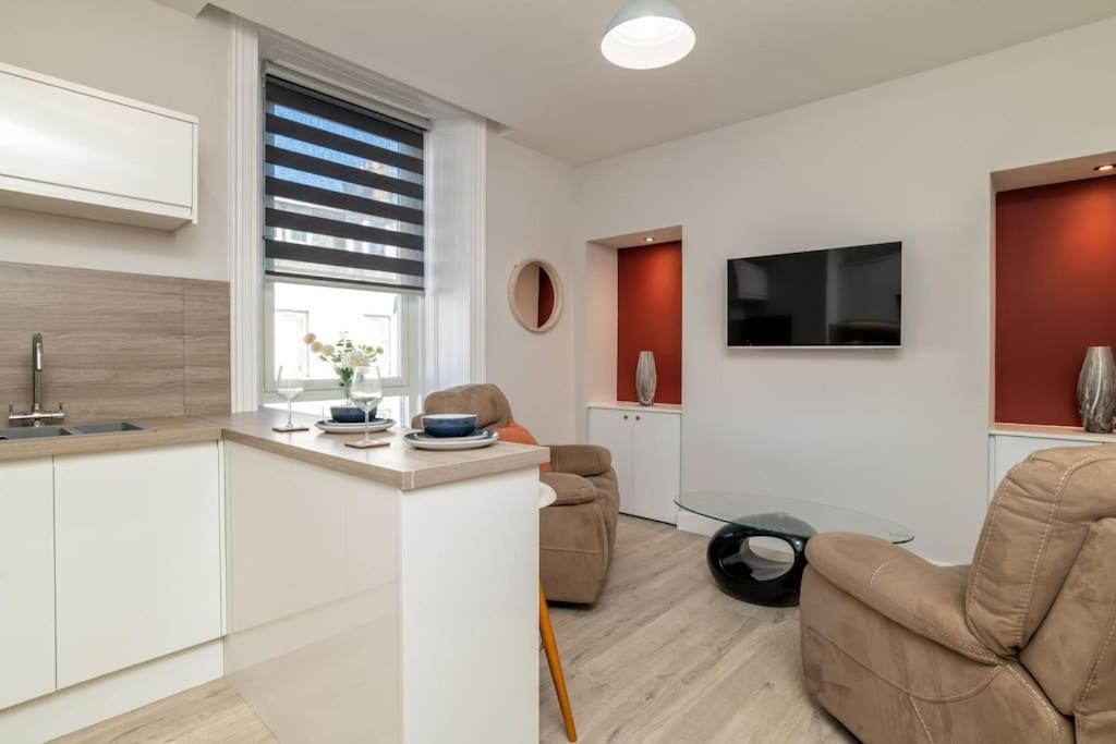 Apartment West End @ Netflix @ Newly Built