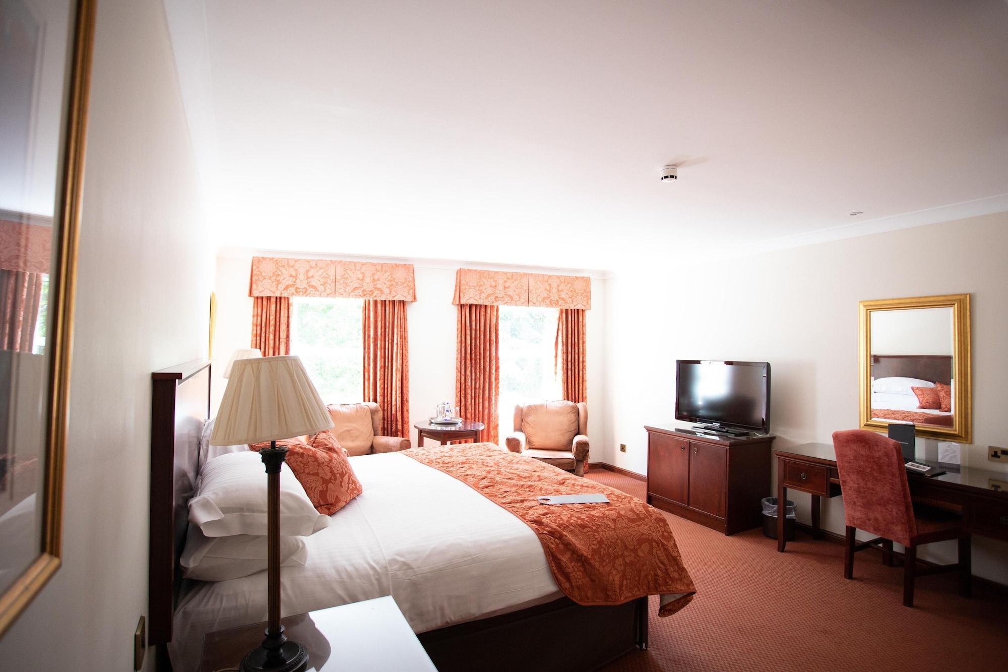 Macdonald Norwood Hall Hotel 4*