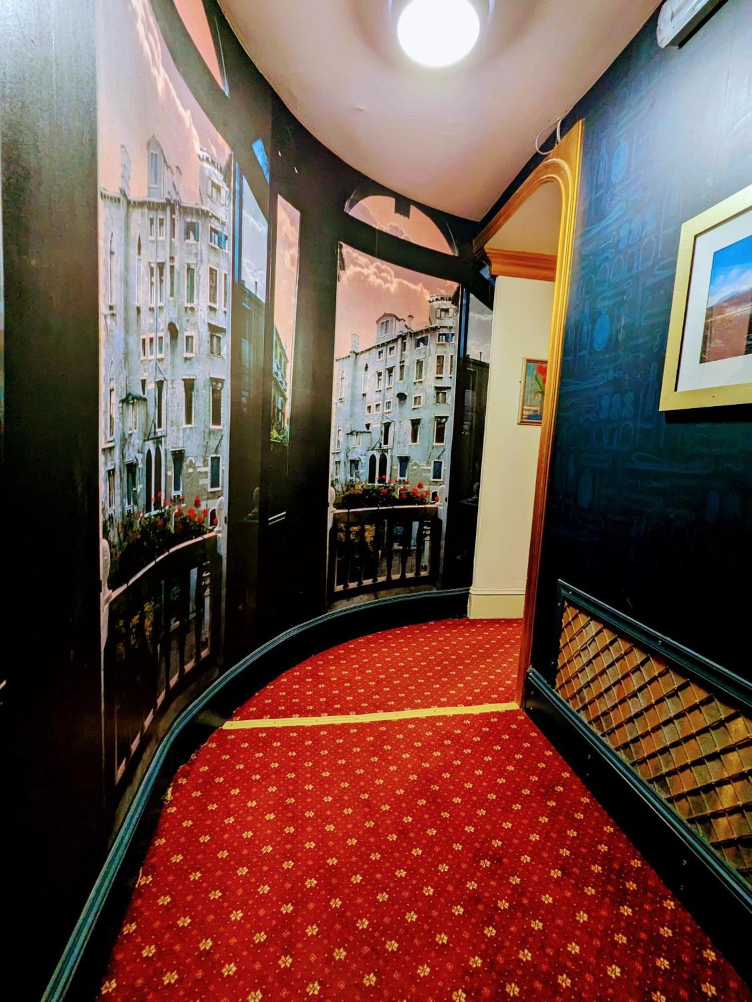 House Hotel
