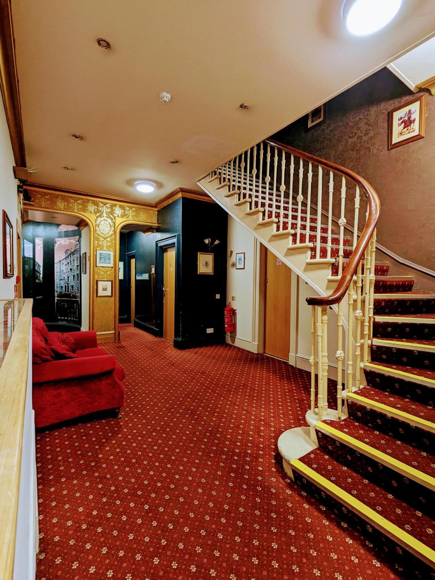 Hotel House 3*