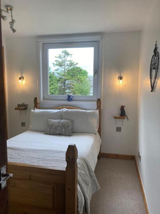 Bright Modern 2 Bedroom Free Parking And Wi-fi Aberdeen