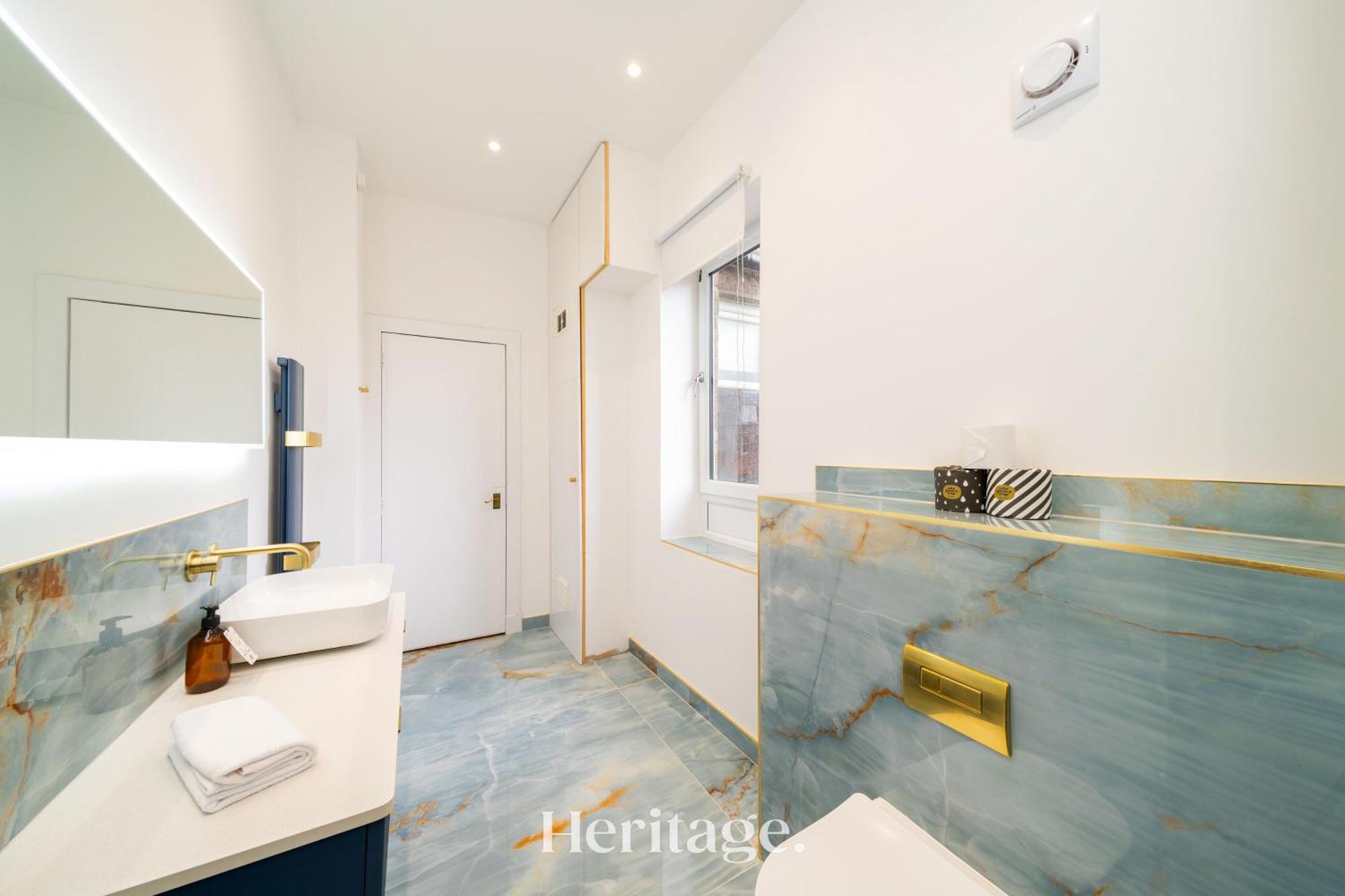St Swithin, Centre Apartment *