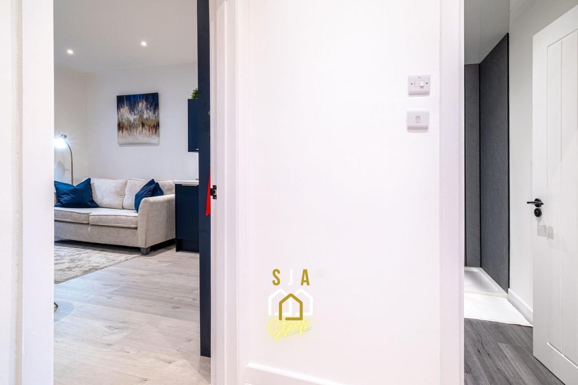 Holburn Hideaway - Sja - Modern 2 Bed Apartment Aberdeen