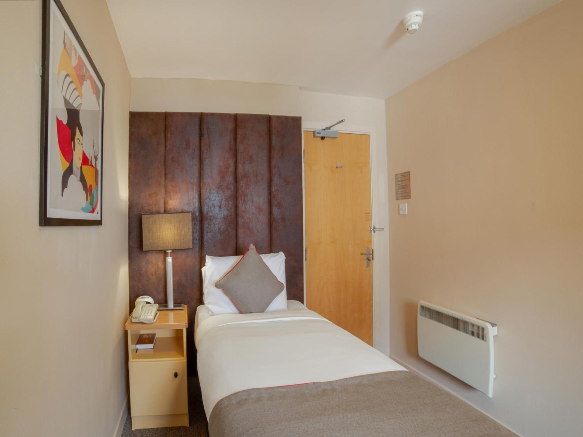 Hotel Brentwood Centre 3*