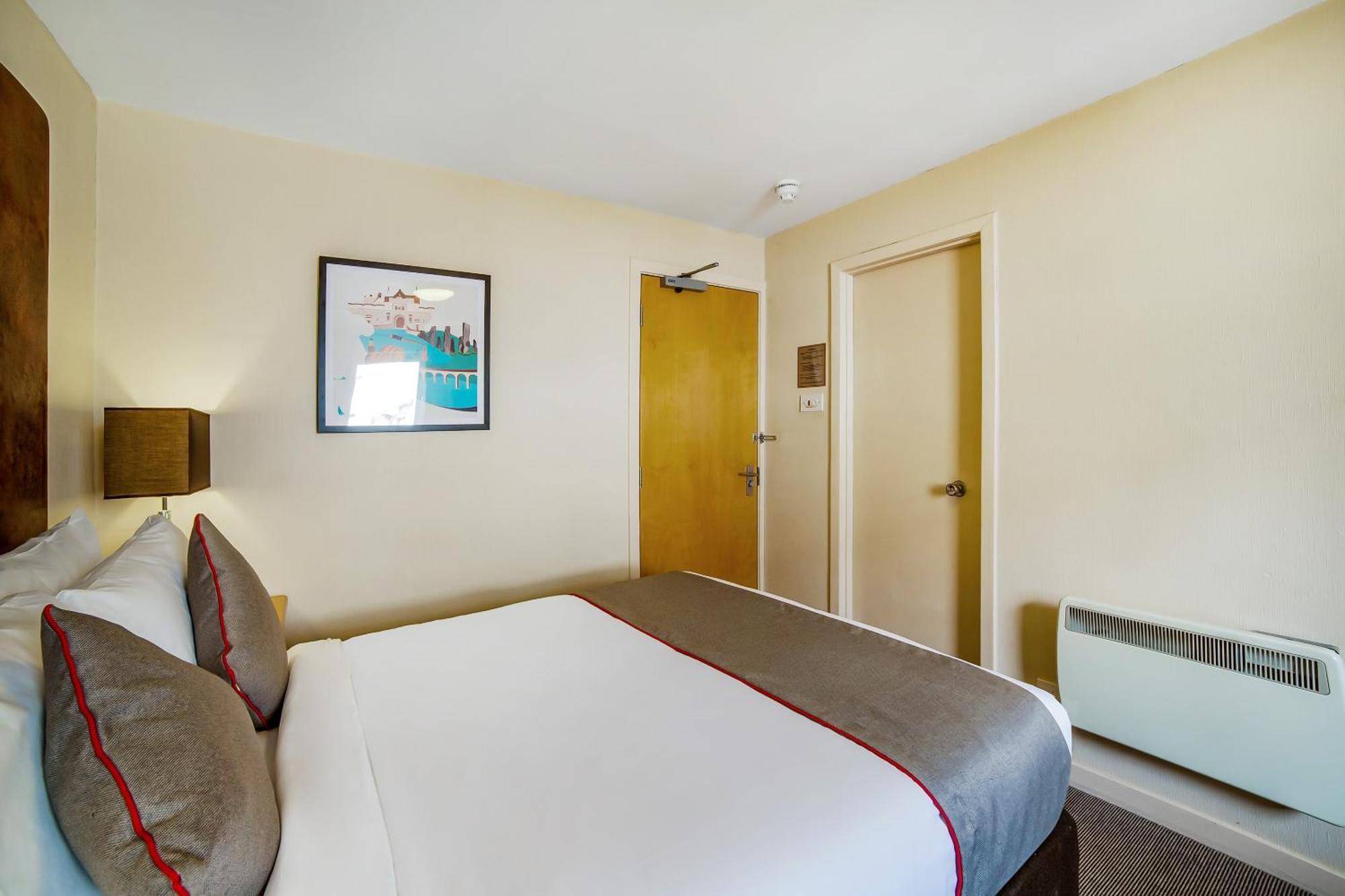 Hotel Brentwood Centre 3*
