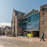 Historic Location, Private Parking, Ground Floor Luxury Flat