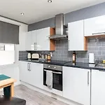 Historic Location, Private Parking, Ground Floor Luxury Flat