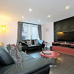 Town And Country Chapel Street Apartments