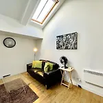 Stunning Executive Relocation 2 Bed Apartment