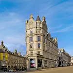 Luxury 2 Bedroom City Centre Apartment With Panoramic Views And High Ceilings