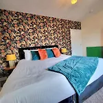 3 Bedroom Aprtmt At Sensational Stay Serviced Accommodation Aberdeen- Froghall Avenue