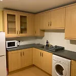 Lovely 2-Bedroom Apartment, Free Wifi & Car Park