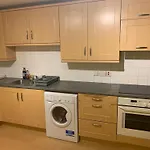 Lovely 2-Bedroom Apartment, Free Wifi & Car Park