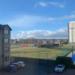 Lovely 2-Bedroom Apartment, Free Wifi & Car Park