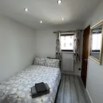Lovely 3-Bedroom Flat With Free Parking