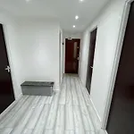 Lovely 3-Bedroom Flat With Free Parking