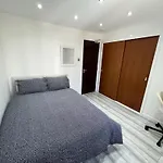 Lovely 3-Bedroom Flat With Free Parking