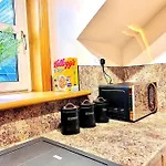 Stylish North Spring Exec One Bedroom Apartment