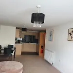 2-Bedroom Back Hilton Area Apartment - Ground Floor, Aberdeen City Center