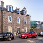 Remodelled Luxury 3 Bed Apartment