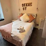 Executive Top Floor 1 Bedroom Apartment