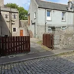 Stylish One Bed Flat With Private Parking