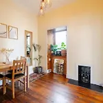 Spacious 1-Bed City Centre Apartment In Aberdeen
