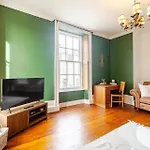 Spacious 1-Bed City Centre Apartment In Aberdeen