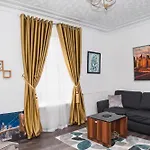 Entire Fabulous 2Bedroom First Floor Flat Located Within Close Proximity To City Centre & University Of Aberdeen With Private Parking