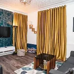 Entire Fabulous 2Bedroom First Floor Flat Located Within Close Proximity To City Centre & University Of Aberdeen With Private Parking