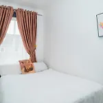 Entire Fabulous 2Bedroom First Floor Flat Located Within Close Proximity To City Centre & University Of Aberdeen With Private Parking