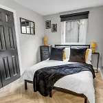 Freeparking-City Centre-Comfy-No Lez Zone-High Spec