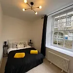 Quay Apartment With Parking