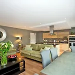 Contemporary Apartment Close To Aberdeen City Centre