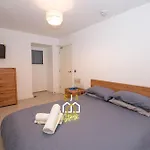 Affleck Stay 1 - Sja Stays - Modern 2 Bed Apartment - With Parking