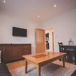 Springbank Apartment