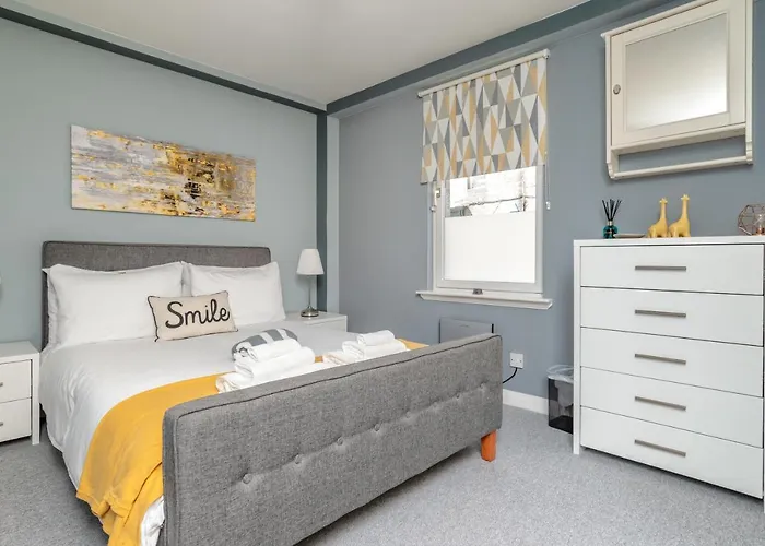 Historic Location, Private Parking, Ground Floor Luxury Flat