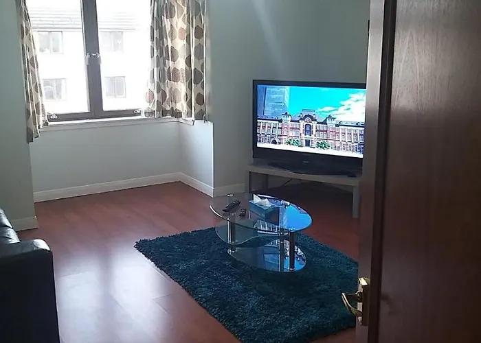 Lovely 2-Bedroom Apartment, Free Wifi & Car Park