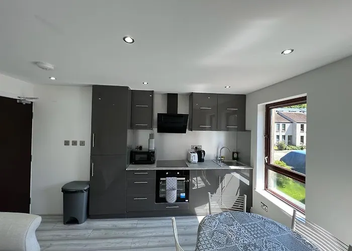 Lovely 3-Bedroom Flat With Free Parking
