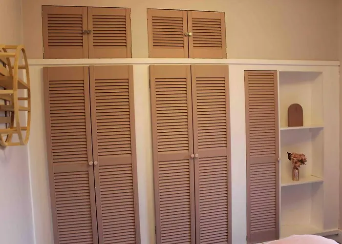 Executive Top Floor 1 Bedroom Apartment