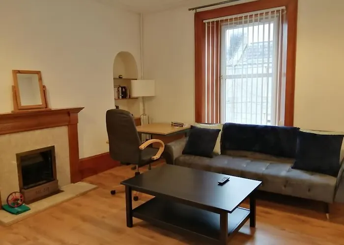 Stylish One Bed Flat With Private Parking