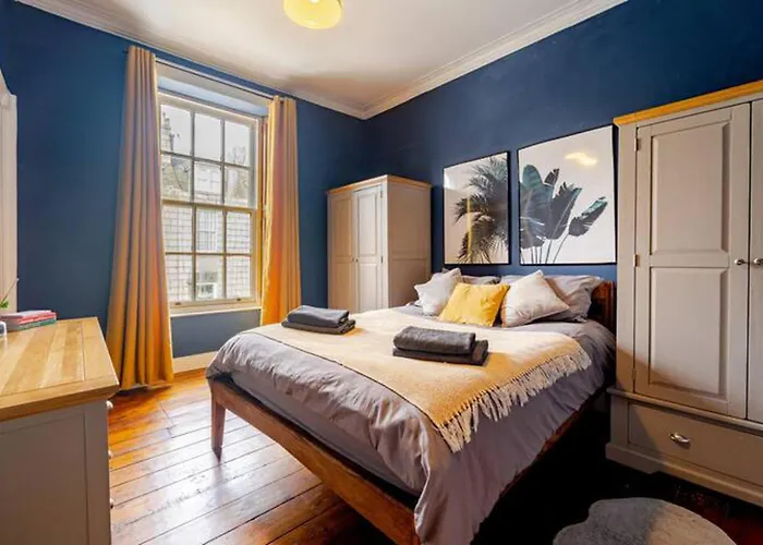 Spacious 1-Bed City Centre Apartment In Aberdeen