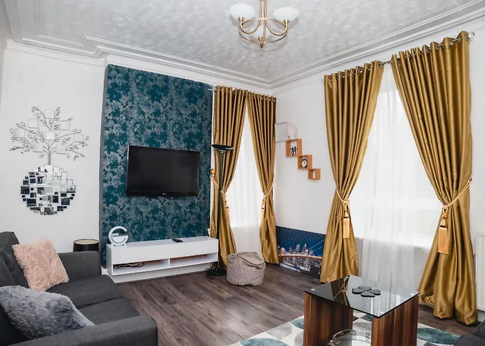 Entire Fabulous 2Bedroom First Floor Flat Located Within Close Proximity To City Centre & University Of Aberdeen With Private Parking