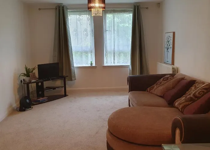 2-Bedroom Back Hilton Area Apartment - Ground Floor, Aberdeen City Center