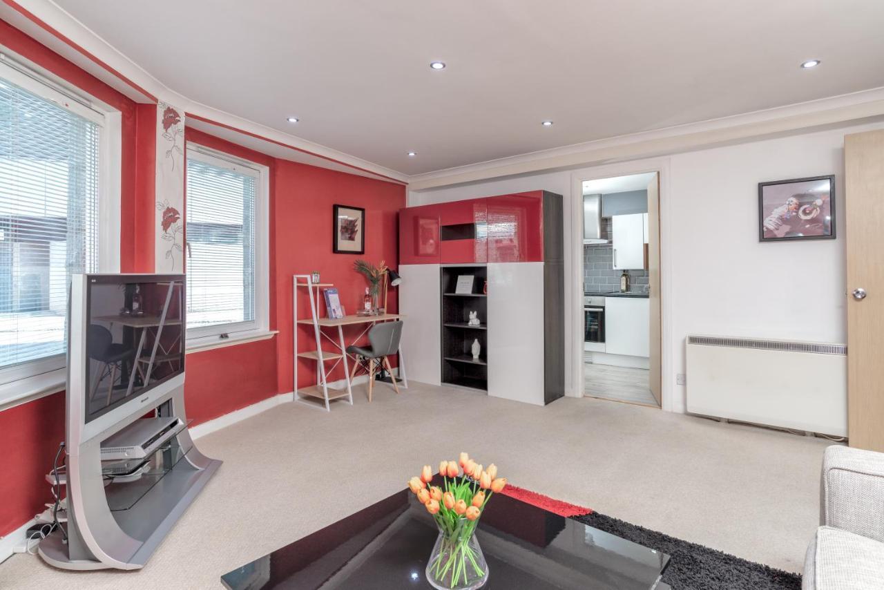 Historic Location, Private Parking, Ground Floor Luxury Flat *